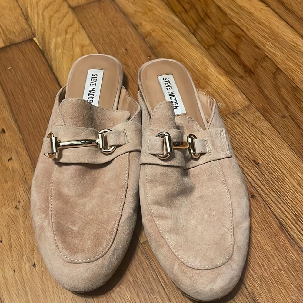Lightly worn Steve Madden tan mules